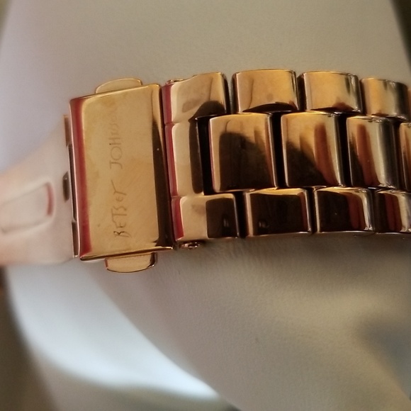 Betsey Johnson NWOT watch in box - Picture 6 of 6